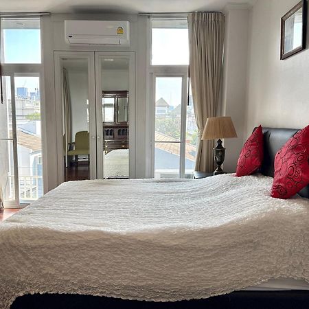 Samsen Suites Spacious 2Br Contemporary Thai Style Banguecoque Exterior foto
