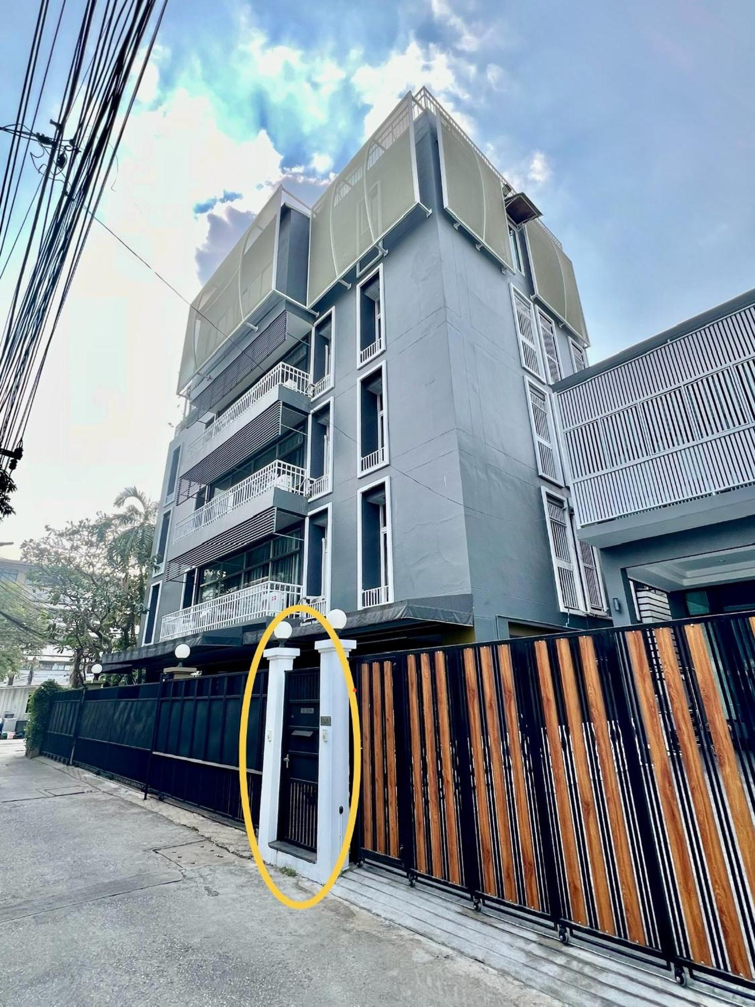Samsen Suites Spacious 2Br Contemporary Thai Style Banguecoque Exterior foto