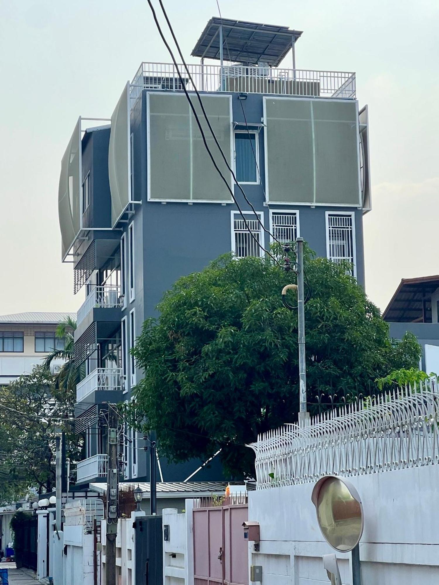Samsen Suites Spacious 2Br Contemporary Thai Style Banguecoque Exterior foto
