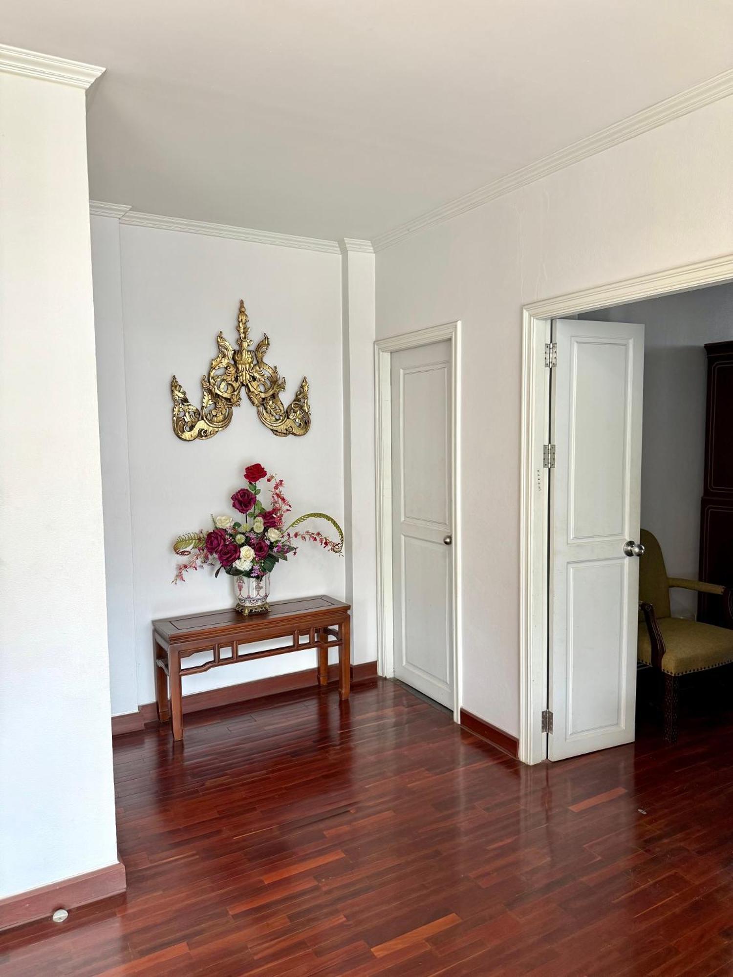 Samsen Suites Spacious 2Br Contemporary Thai Style Banguecoque Exterior foto