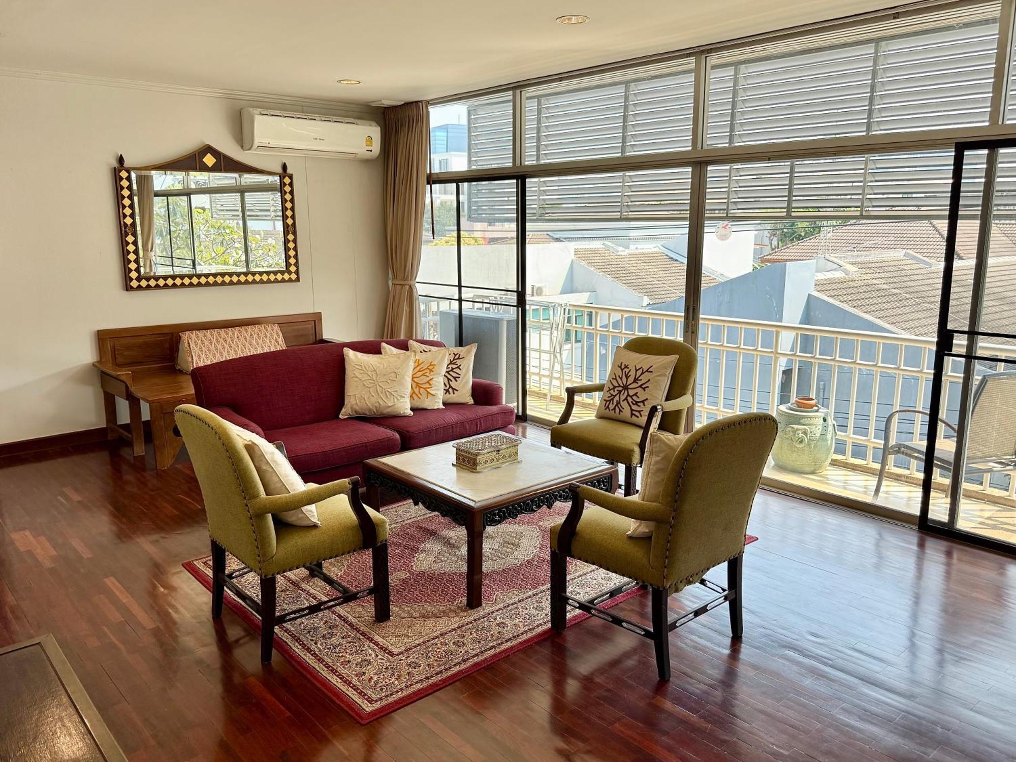 Samsen Suites Spacious 2Br Contemporary Thai Style Banguecoque Exterior foto