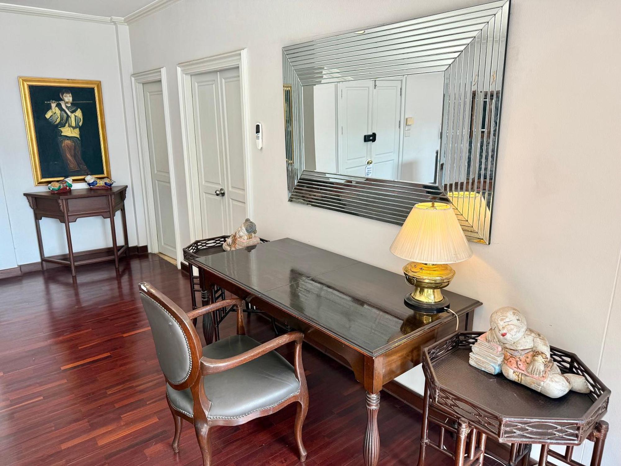 Samsen Suites Spacious 2Br Contemporary Thai Style Banguecoque Exterior foto