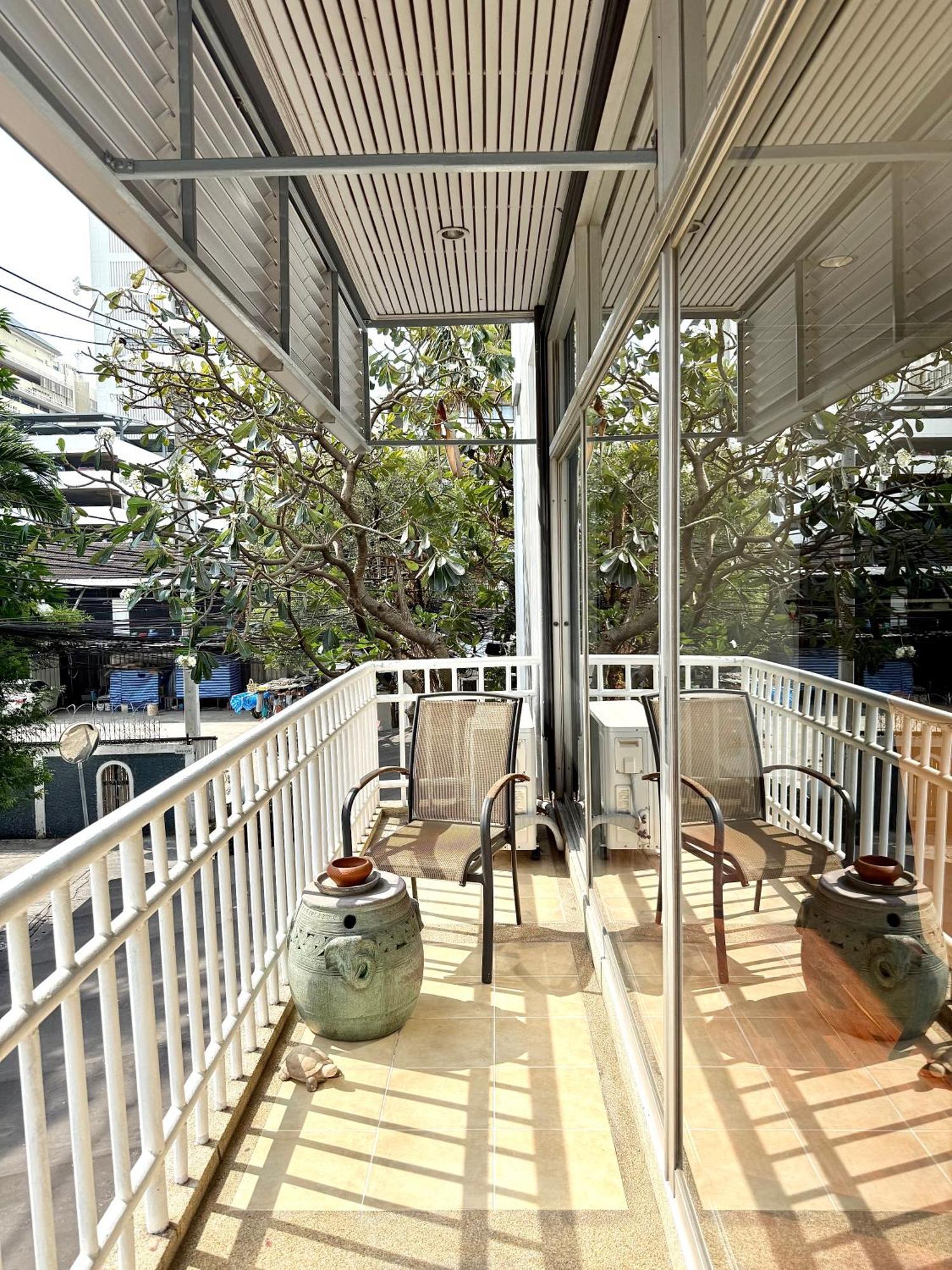 Samsen Suites Spacious 2Br Contemporary Thai Style Banguecoque Exterior foto