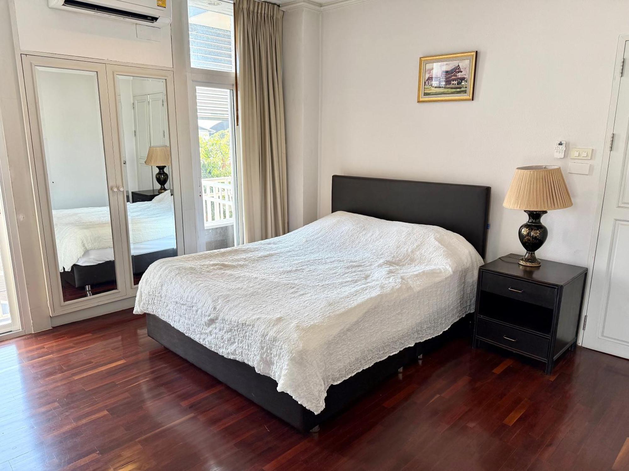 Samsen Suites Spacious 2Br Contemporary Thai Style Banguecoque Exterior foto