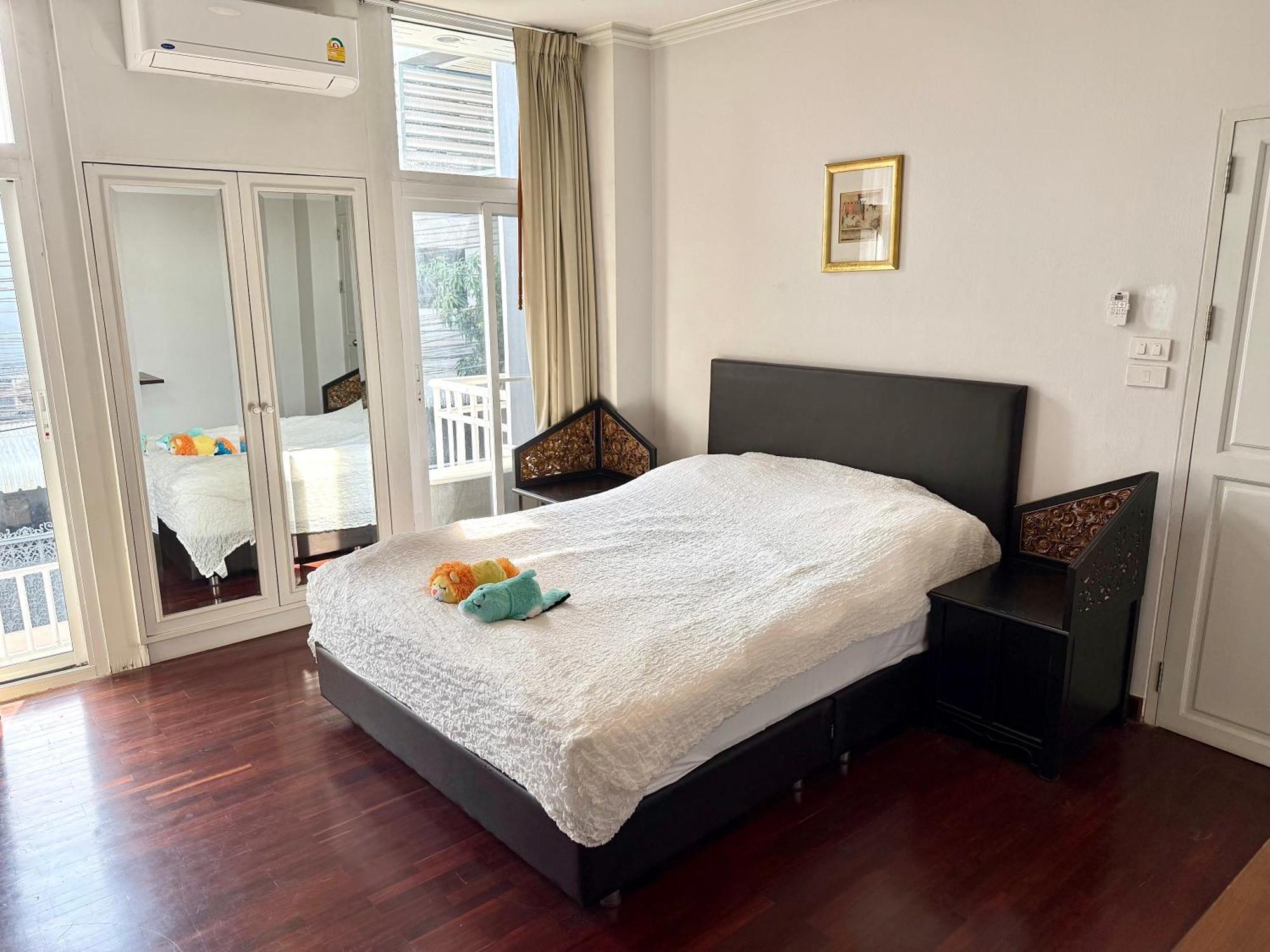 Samsen Suites Spacious 2Br Contemporary Thai Style Banguecoque Exterior foto