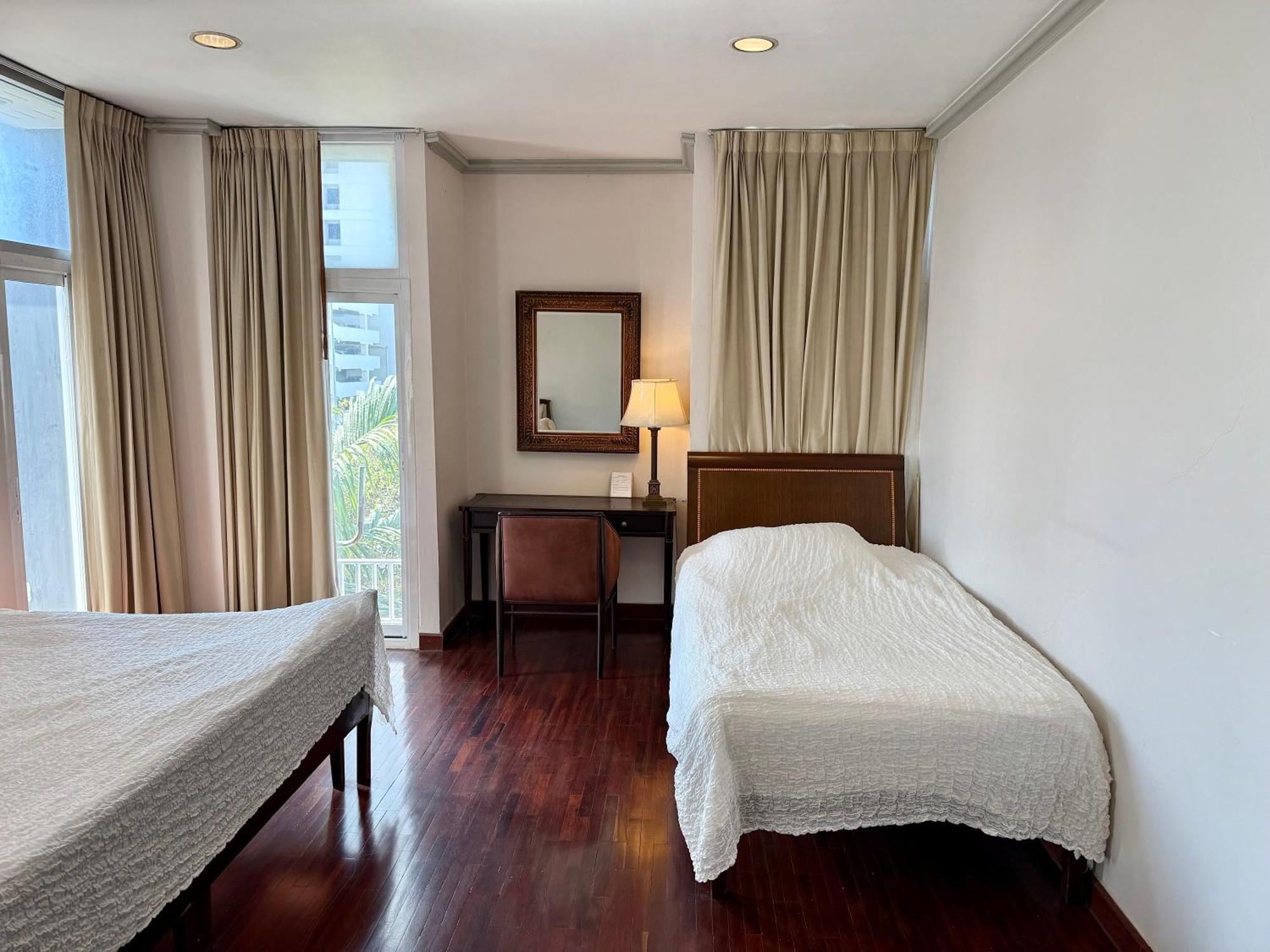 Samsen Suites Spacious 2Br Contemporary Thai Style Banguecoque Exterior foto