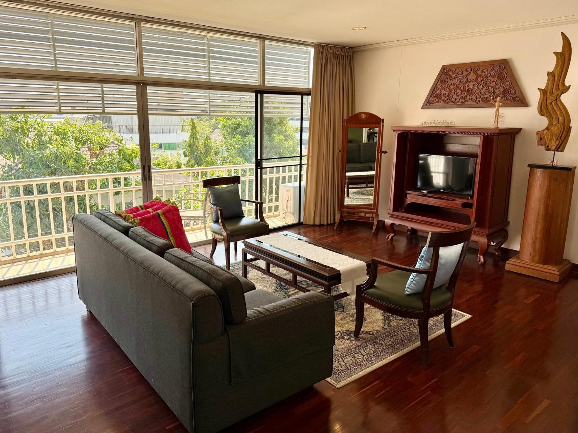 Samsen Suites Spacious 2Br Contemporary Thai Style Banguecoque Exterior foto