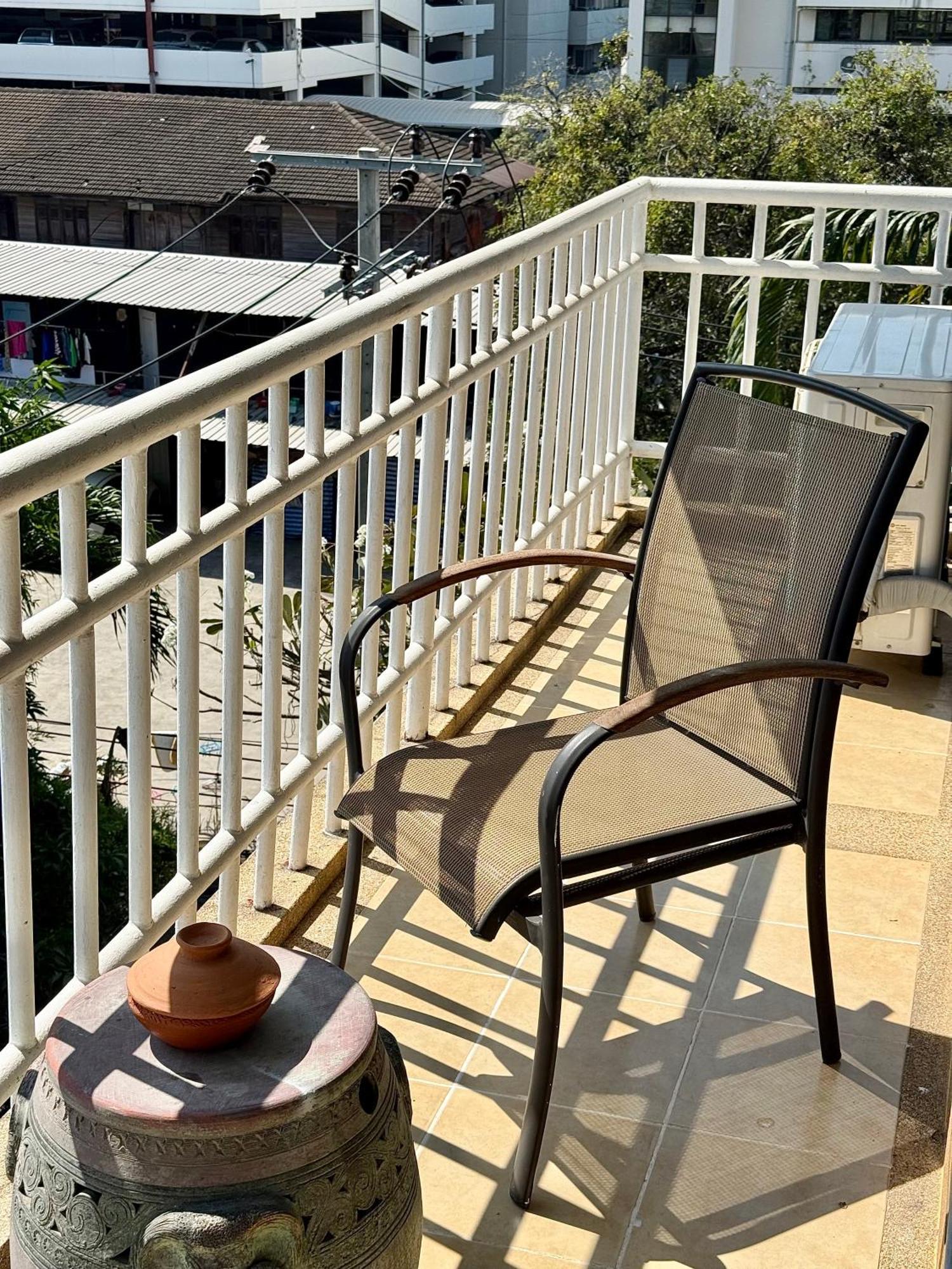 Samsen Suites Spacious 2Br Contemporary Thai Style Banguecoque Exterior foto